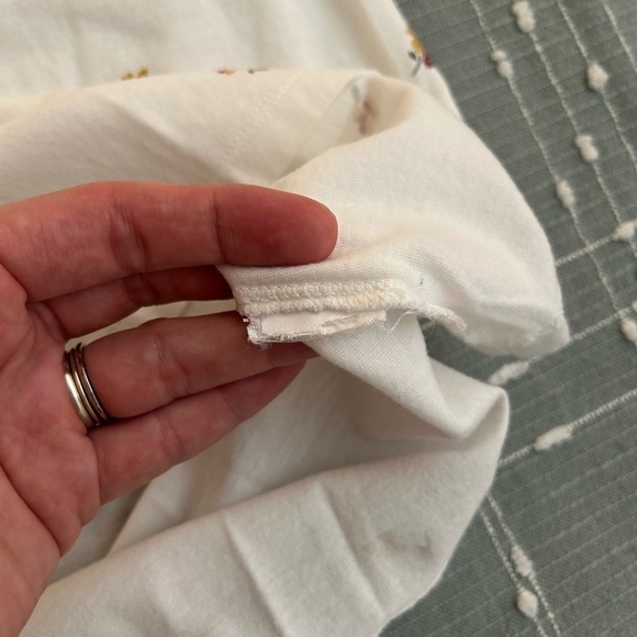 GAP Women's White Floral V-Neck Top size S - Picture 5 of 6